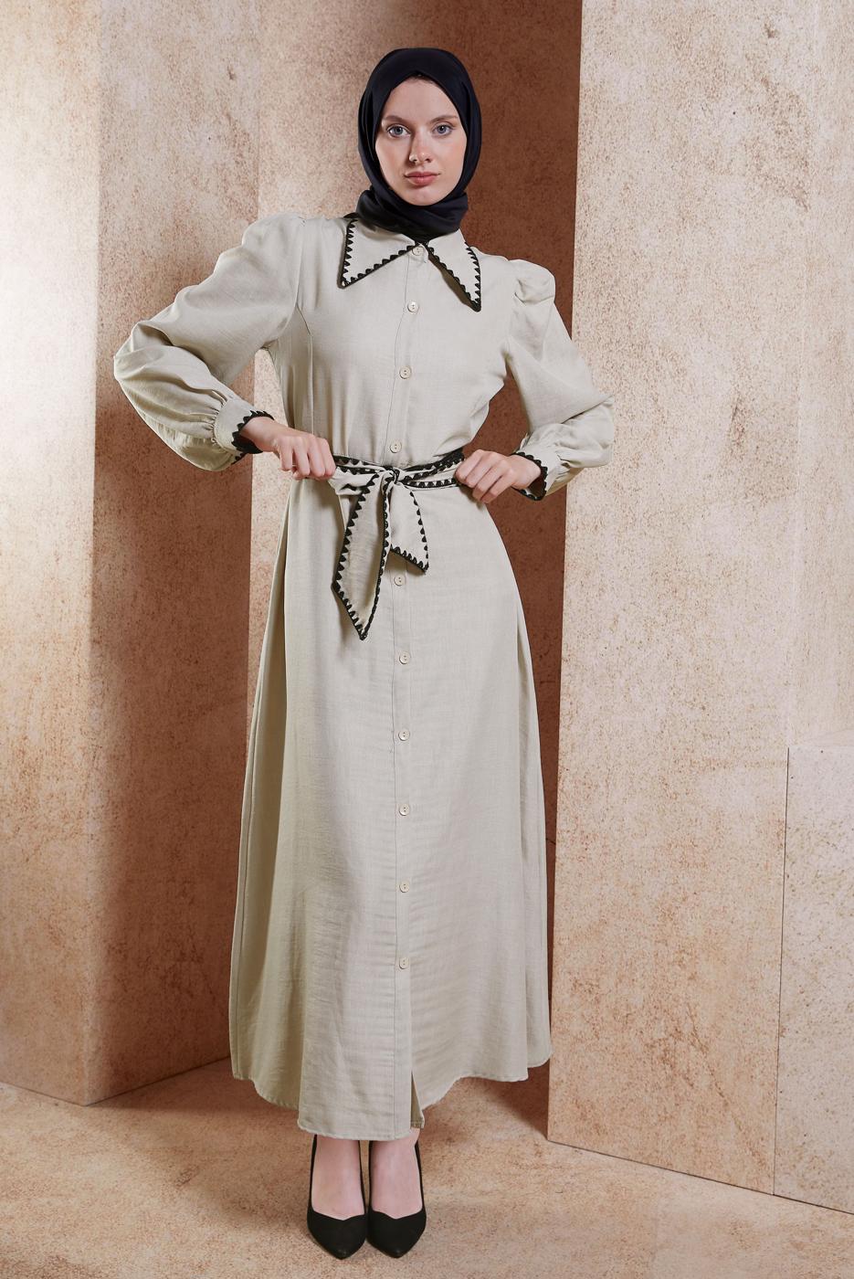 Tesettür giyim BEJ KUŞAKLI TESETTÜR ELBİSE T 3791