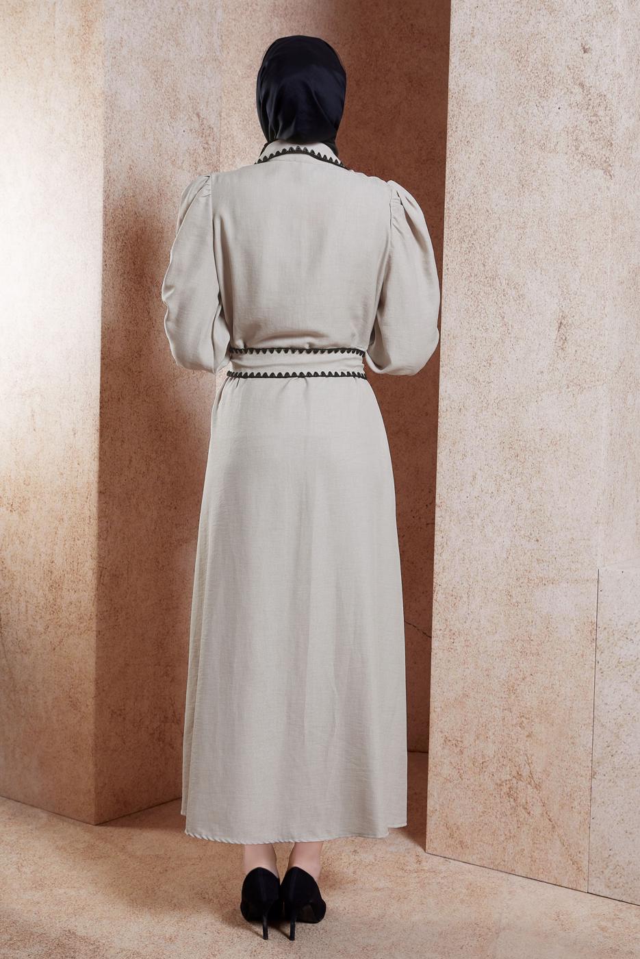 Tesettür giyim BEJ KUŞAKLI TESETTÜR ELBİSE T 3791