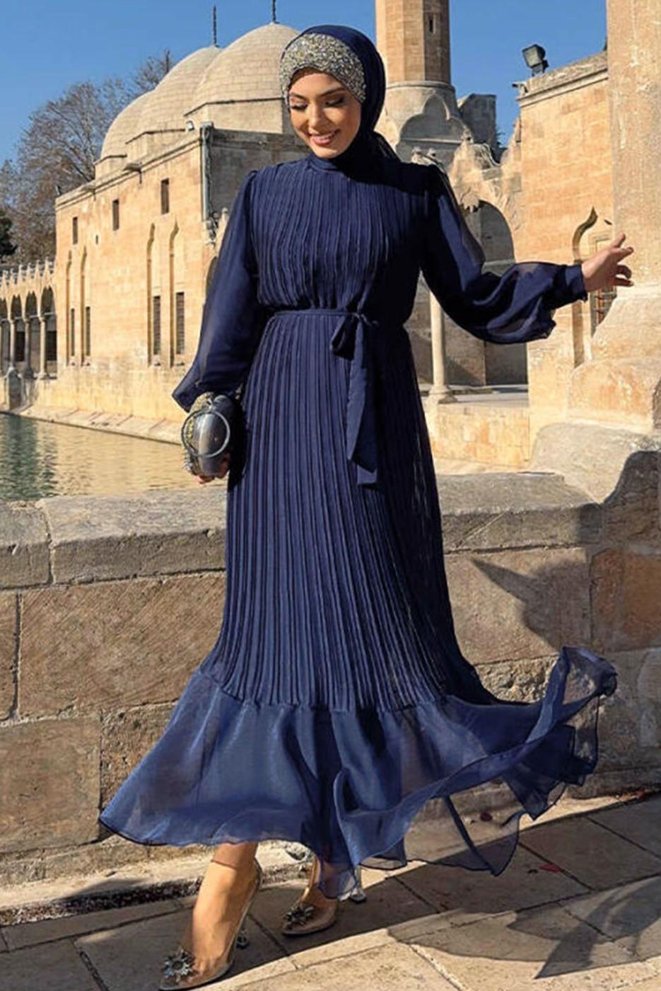 Tesettür giyim LACİVERT KUŞAKLI PİLİSELİ ELBİSE T 4973