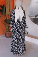 Tesettür giyim SİYAH KUŞAKLI DESENLİ ELBİSE T 50021