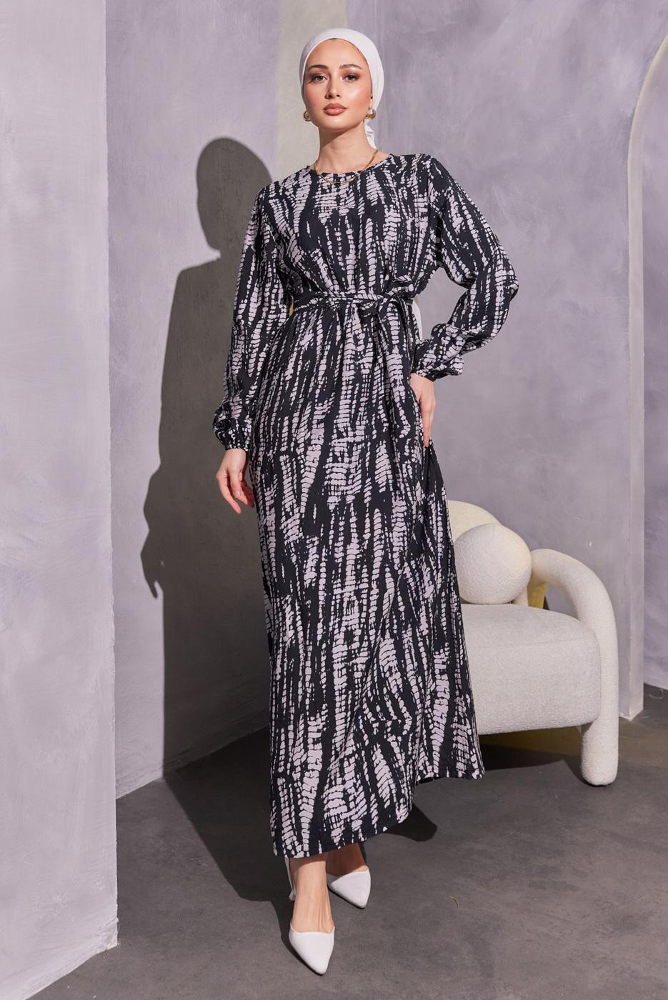 Tesettür giyim SİYAH KUŞAKLI DESENLİ ELBİSE T 6993