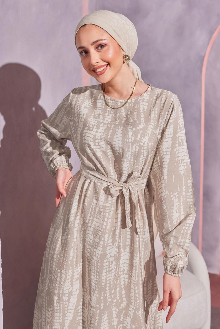 Tesettür giyim VİZON KUŞAKLI DESENLİ ELBİSE T 6993