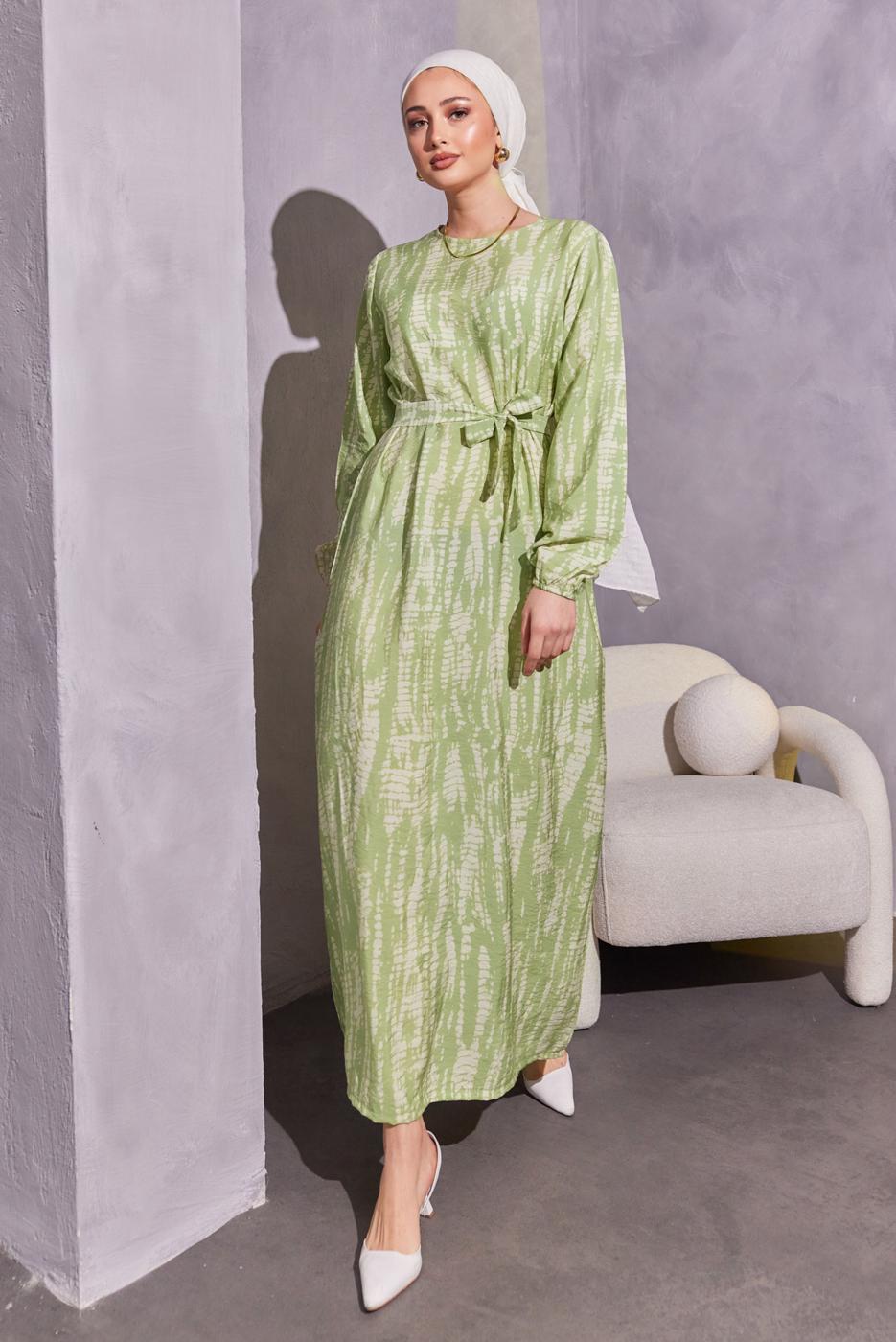 Tesettür giyim YEŞİL KUŞAKLI DESENLİ ELBİSE T 6993