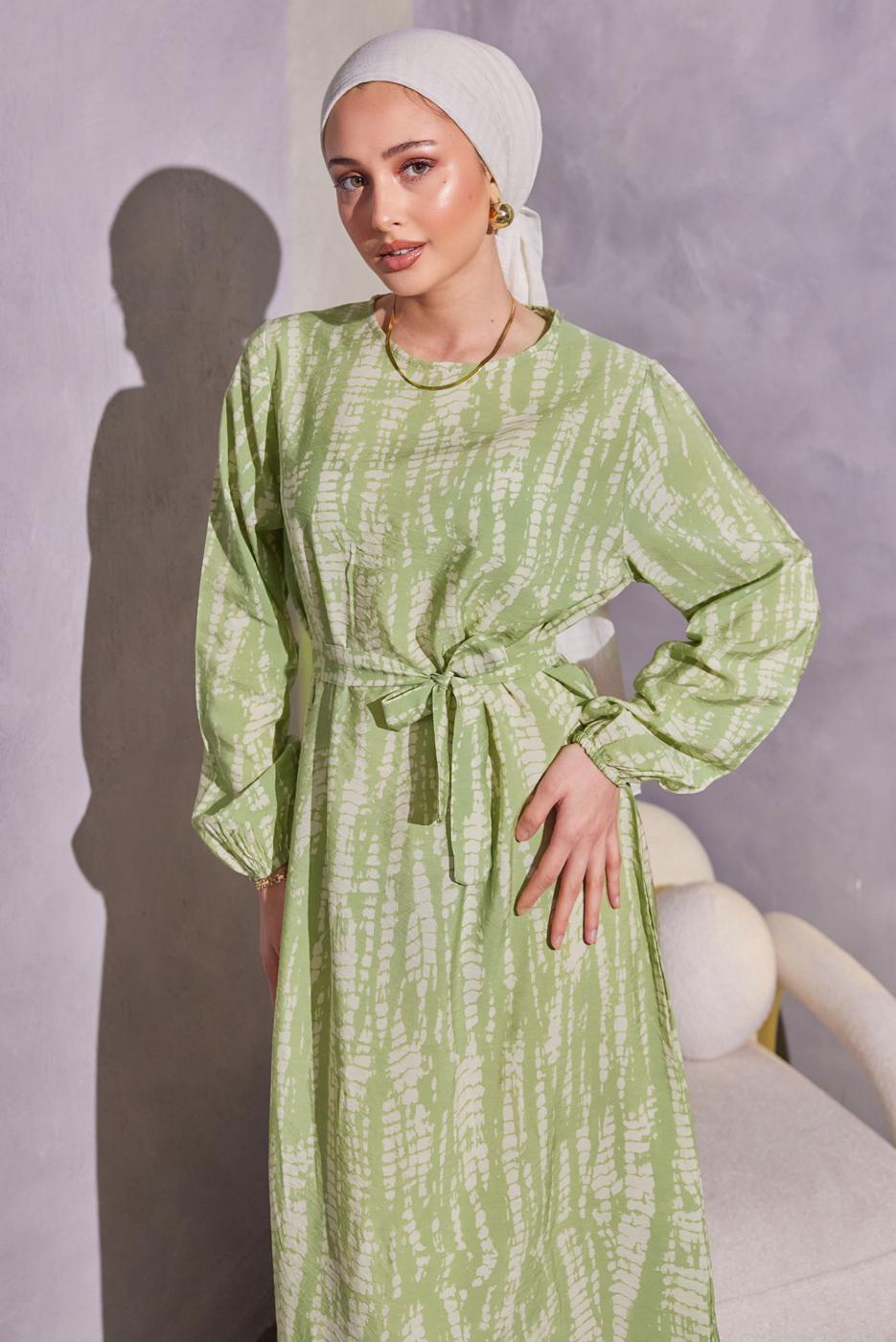 Tesettür giyim YEŞİL KUŞAKLI DESENLİ ELBİSE T 6993