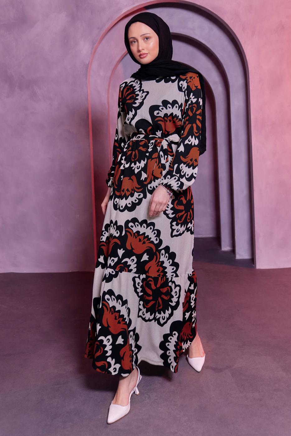 Tesettür giyim KAHVE KUŞAKLI DESENLİ BÜRÜMCÜK ELBİSE T 7693
