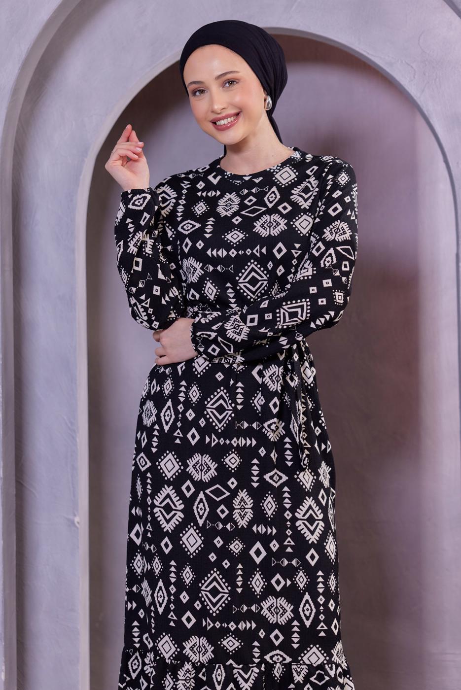 Tesettür giyim SİYAH KUŞAKLI DESENLİ ELBİSE T 8493