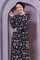 Tesettür giyim SİYAH KUŞAKLI DESENLİ ELBİSE T 8493