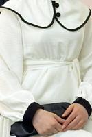 Tesettür giyim BEYAZ KUŞAKLI TESETTÜR ELBİSE T 8806