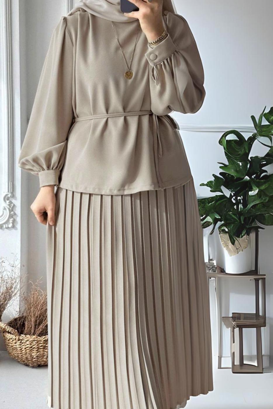 Tesettür giyim BEJ PİLİSELİ ETEKLİ TAKIM T 0251