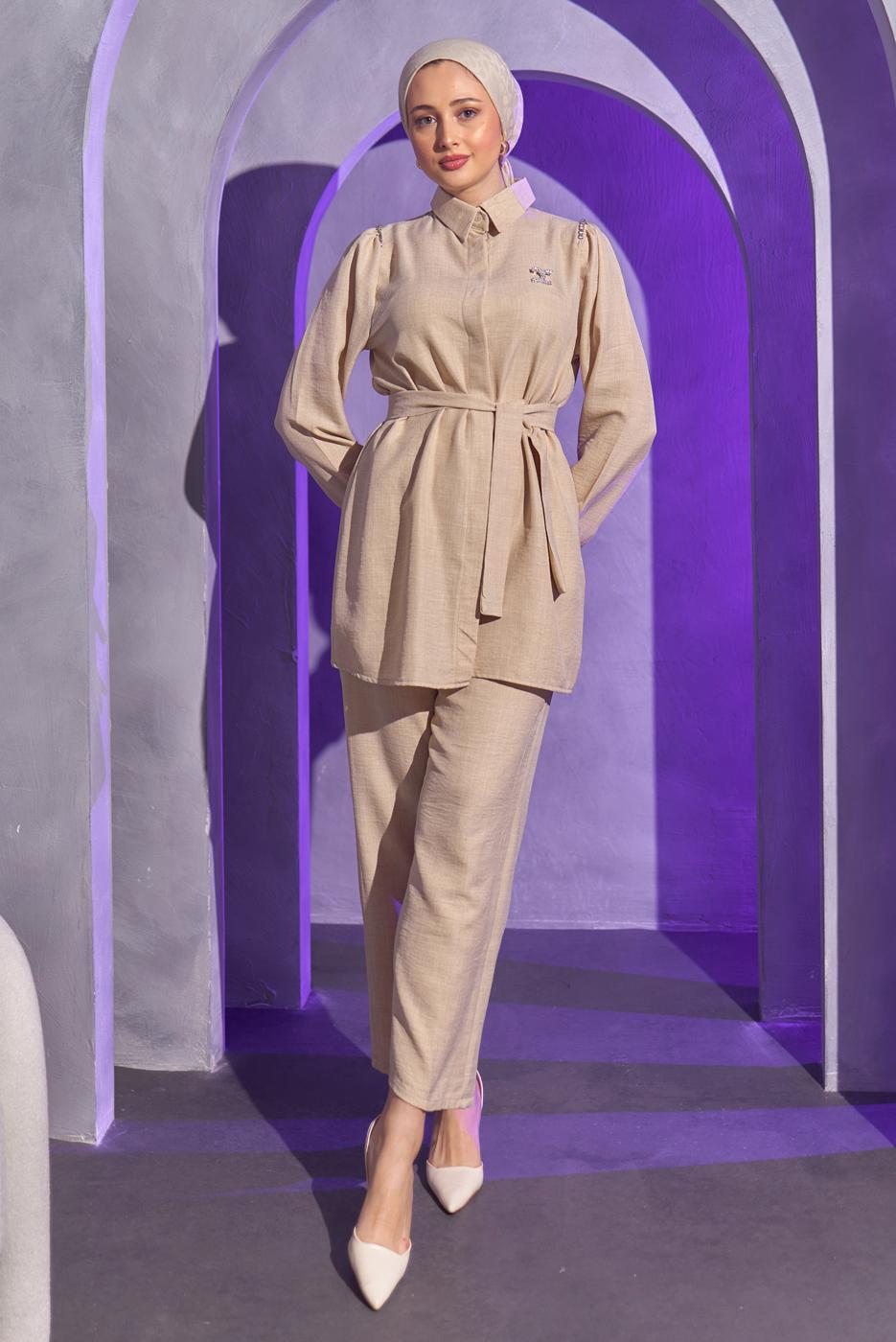 Tesettür giyim BEJ BROŞ DETAYLI PANTOLONLU TAKIM T 1193
