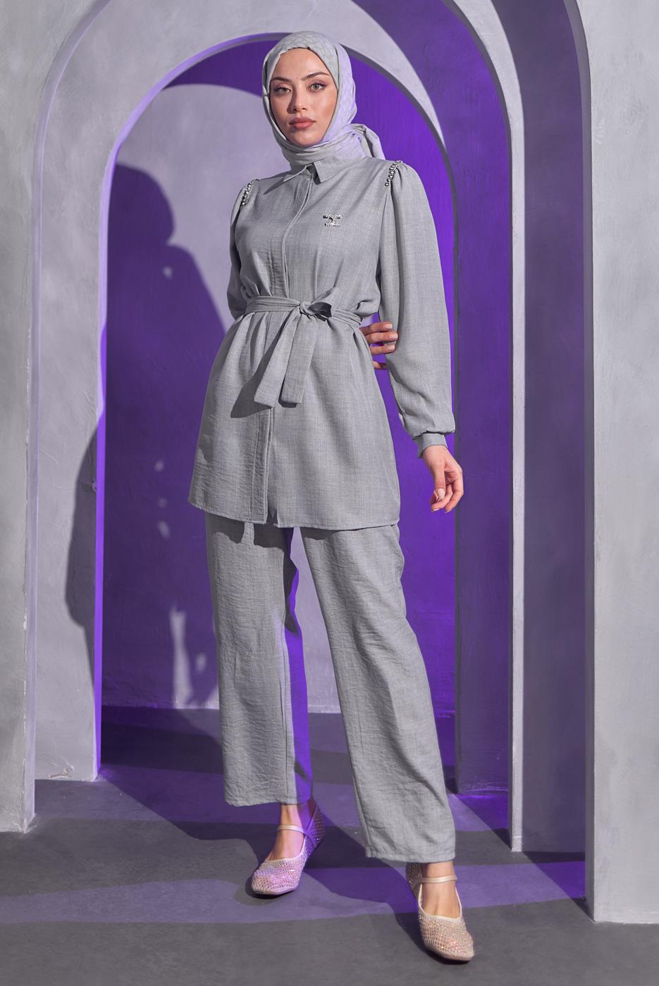 Tesettür giyim GRİ BROŞ DETAYLI PANTOLONLU TAKIM T 1193