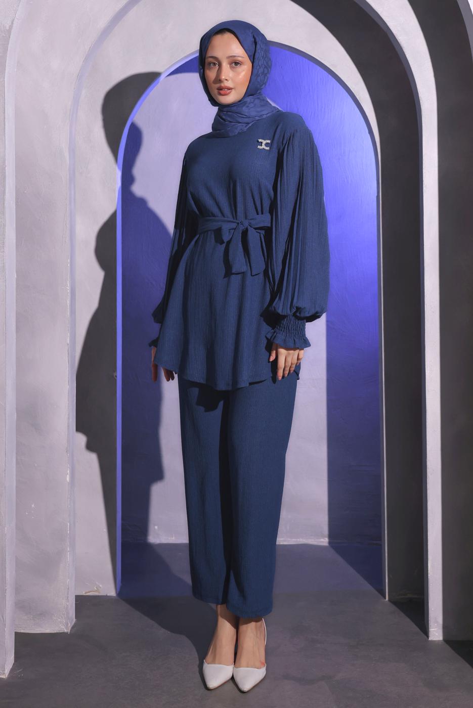 Tesettür giyim LACİVERT BROŞ DETAYLI PANTOLONLU TAKIM T 1704