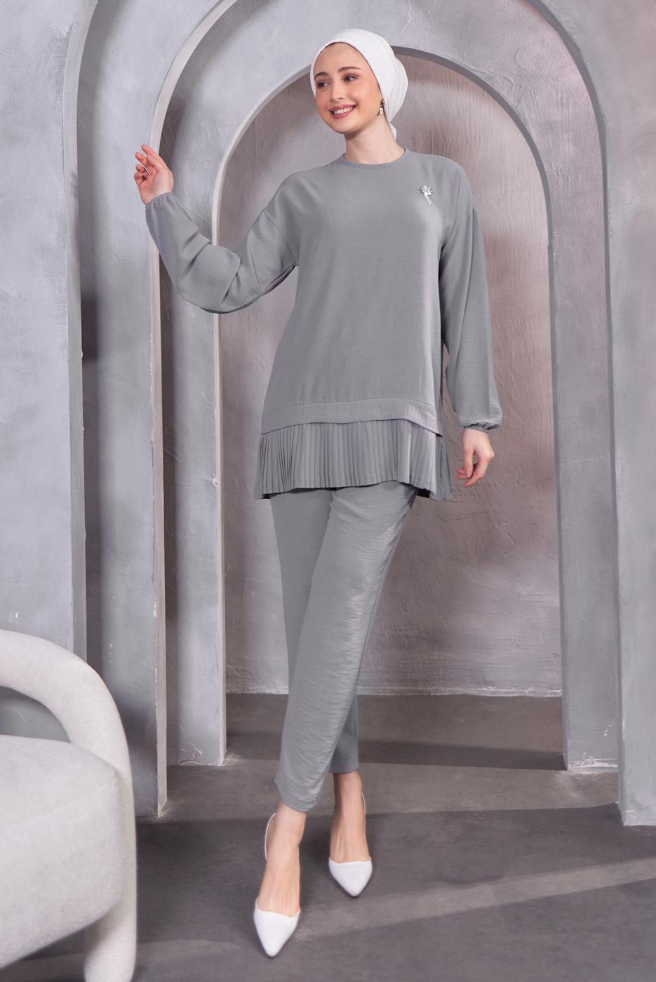 Tesettür giyim GRİ BROŞ DETAYLI PANTOLONLU TAKIM T 5983