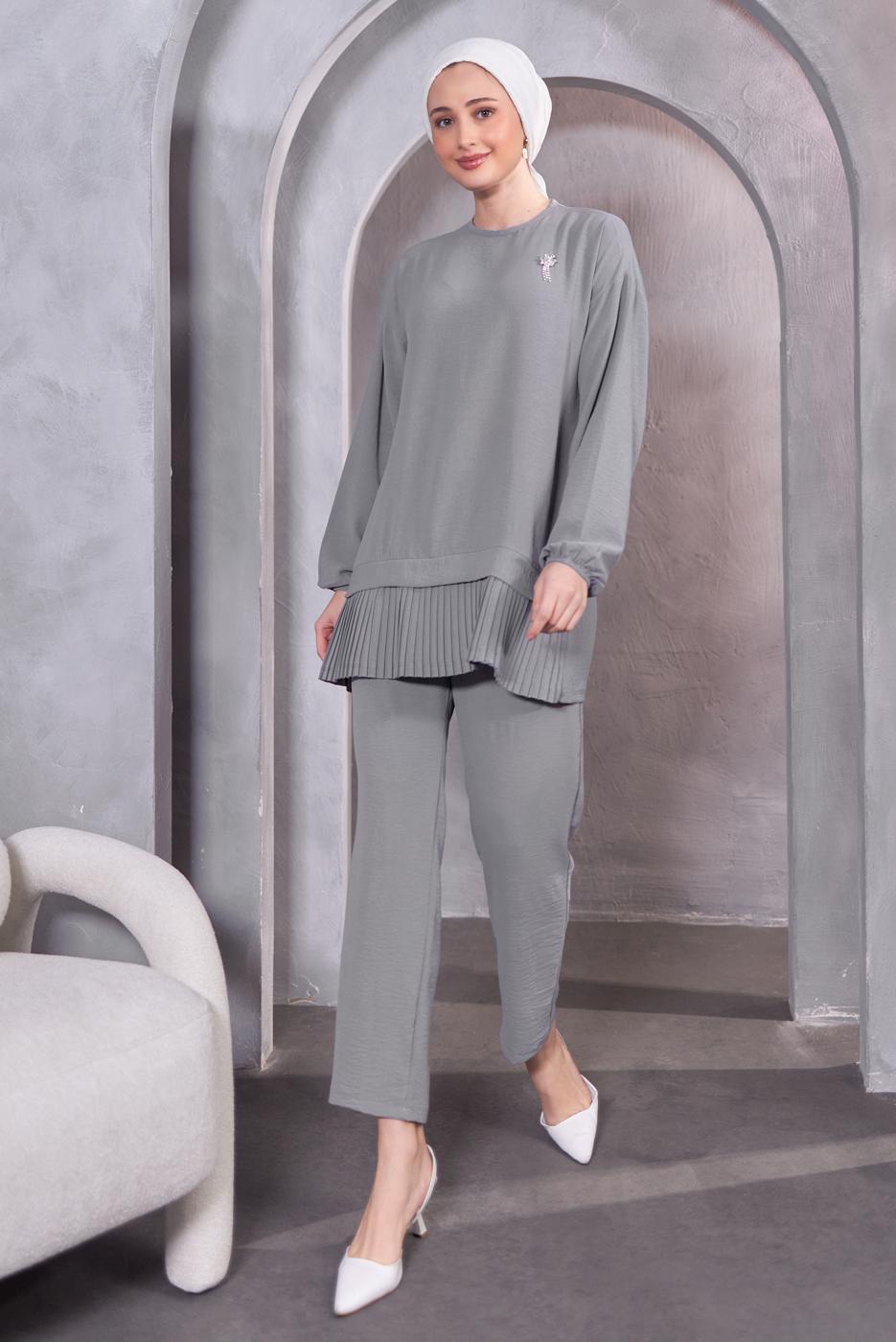 Tesettür giyim GRİ BROŞ DETAYLI PANTOLONLU TAKIM T 5983