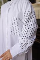 Tesettür giyim BEYAZ ÇİZGİ DESENLİ GÖMLEK TUNİK T 3302