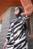Tesettür giyim SİYAH  ZEBRA DESENLİ TUNİK T 3813