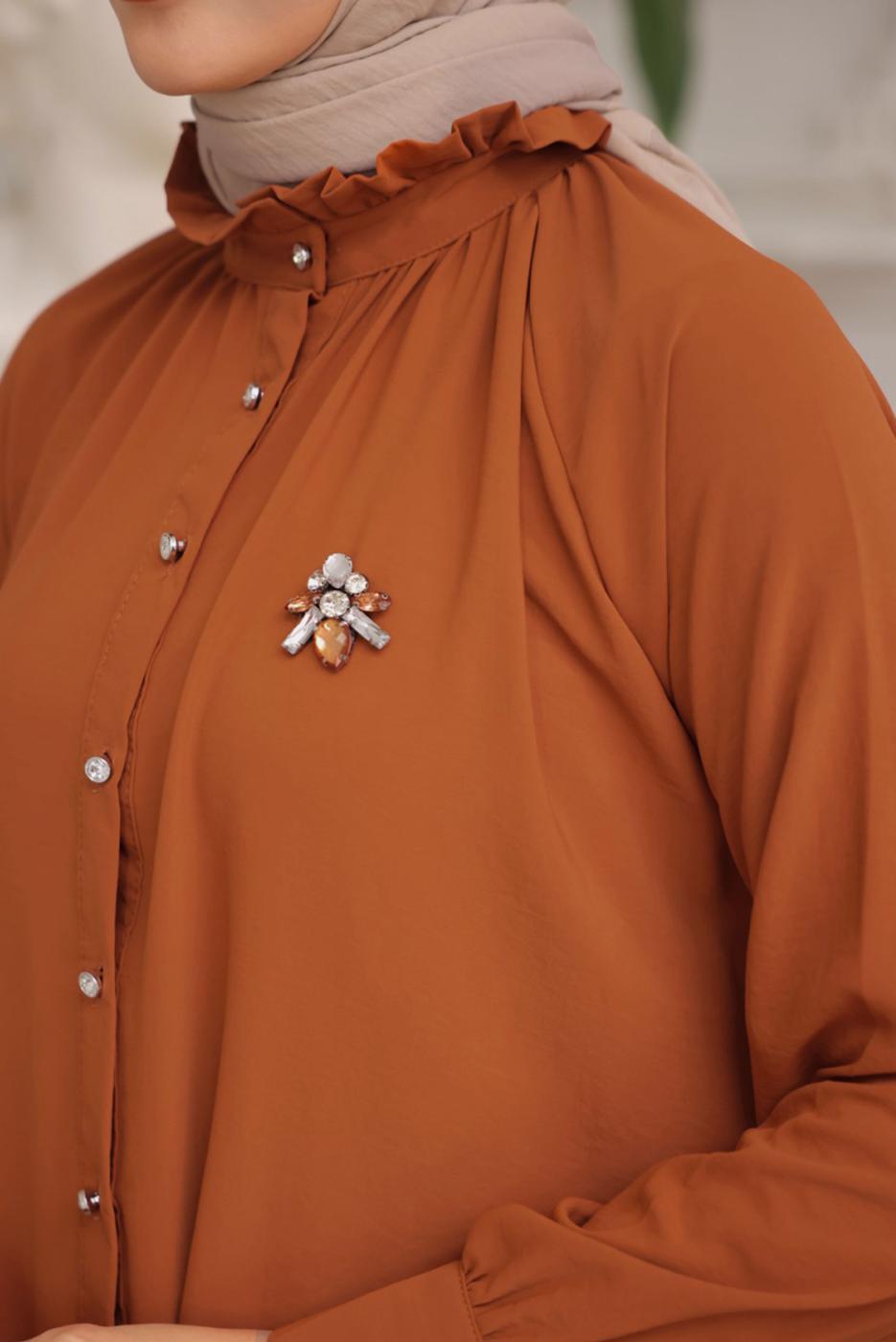 Vêtements hijab BRUN CHEMISE TUNIQUE AVEC BROCHE T 93616