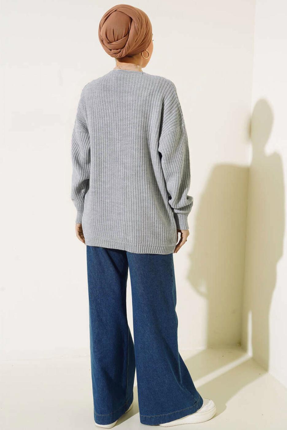 Tesettür giyim GRİ ÇİÇEK NAKIŞLI TRİKO HIRKA T 183