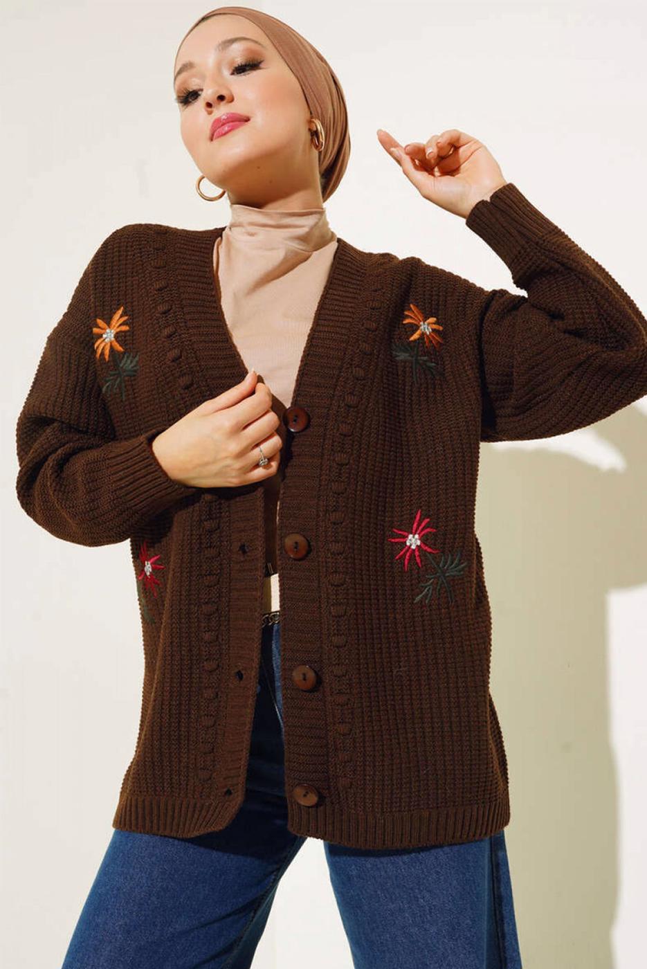 Tesettür giyim KAHVE ÇİÇEK NAKIŞLI TRİKO HIRKA T 183