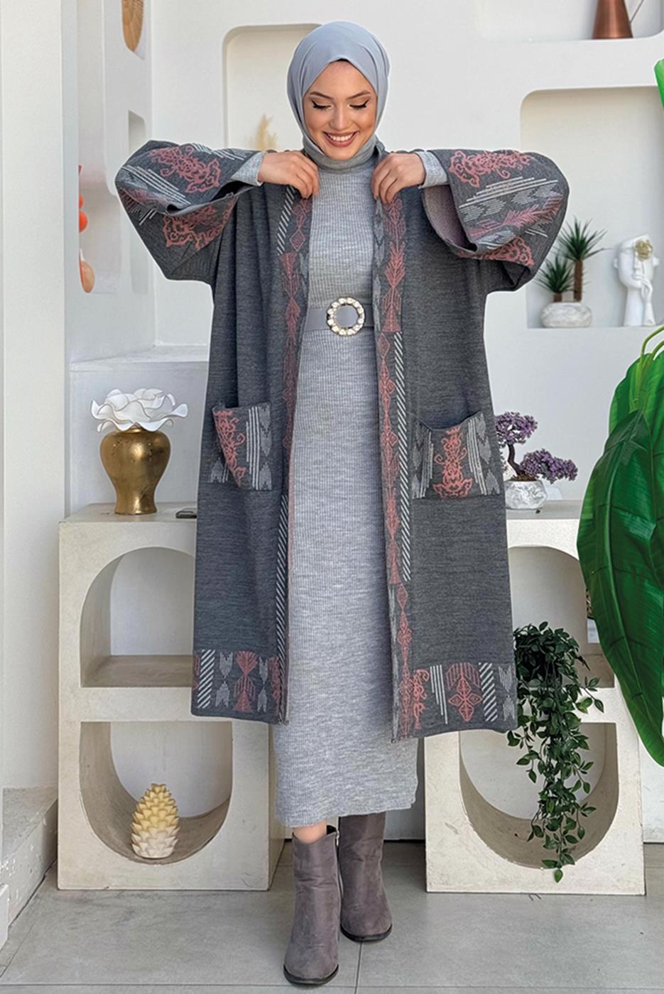 Tesettür giyim GRİ İŞLEME DETAYLI TRİKO HIRKA T 30021