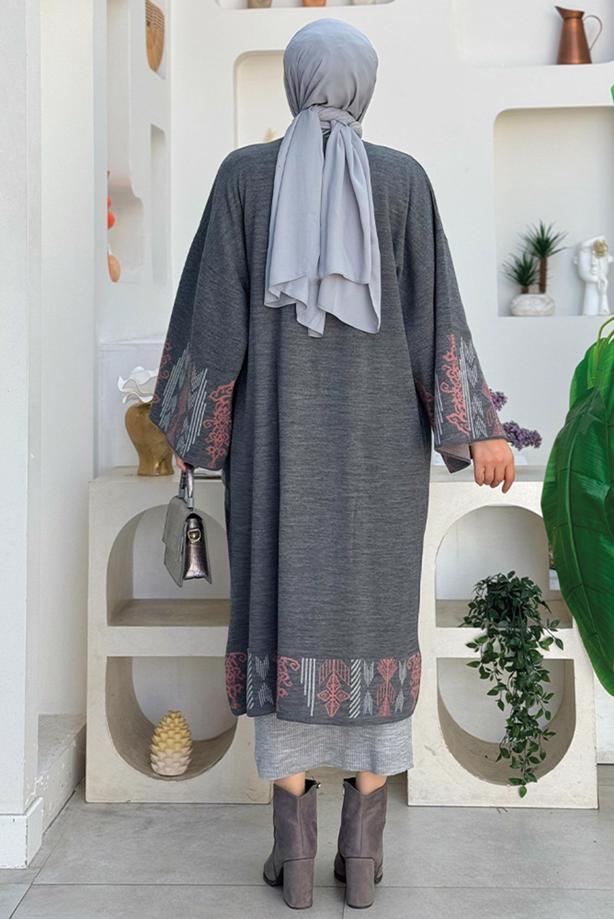 Tesettür giyim GRİ İŞLEME DETAYLI TRİKO HIRKA T 30021 - TRENDTESETTÜR