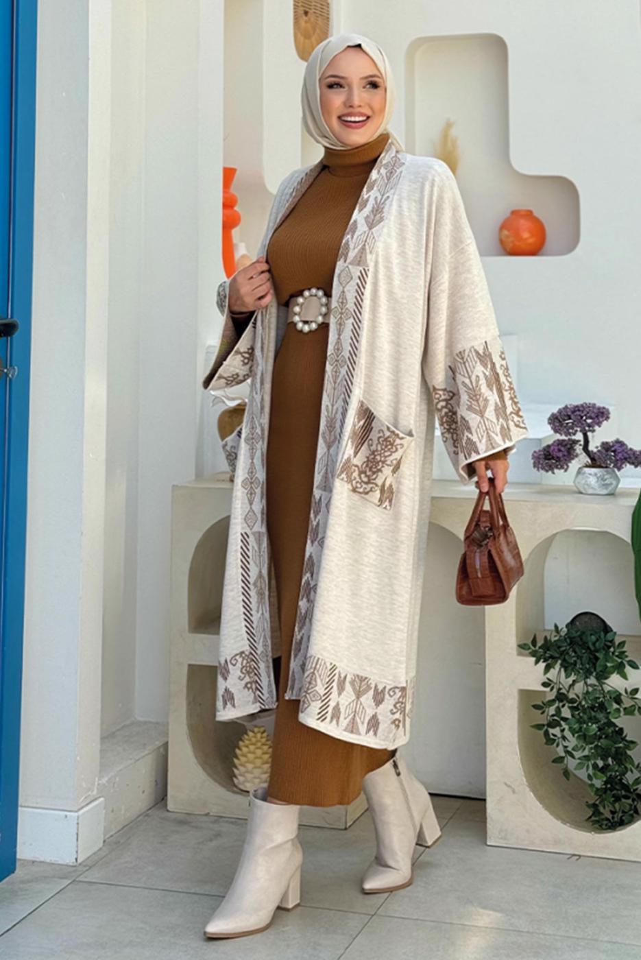 Tesettür giyim BEJ İŞLEME DETAYLI TRİKO HIRKA T 30021