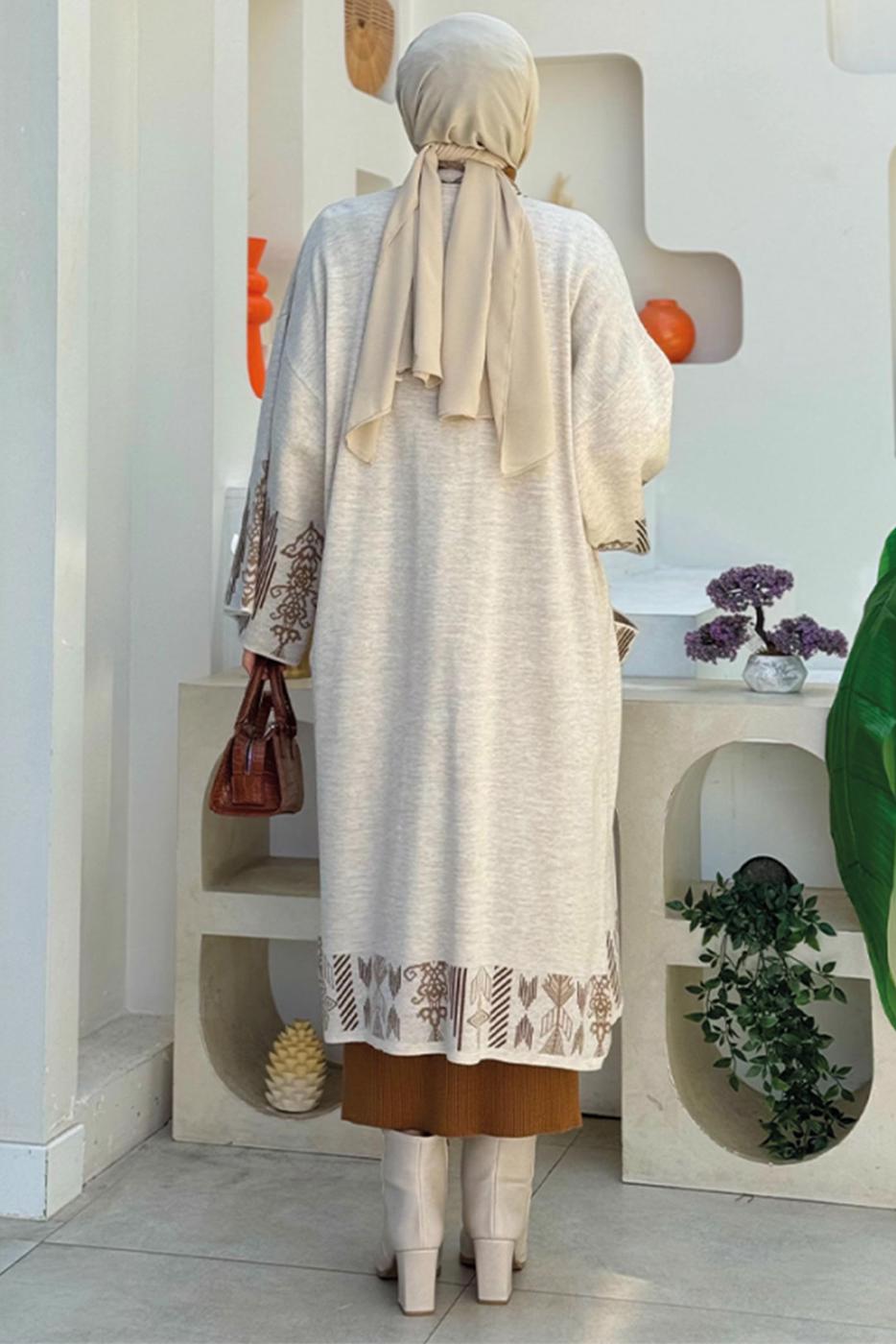 Tesettür giyim BEJ İŞLEME DETAYLI TRİKO HIRKA T 30021