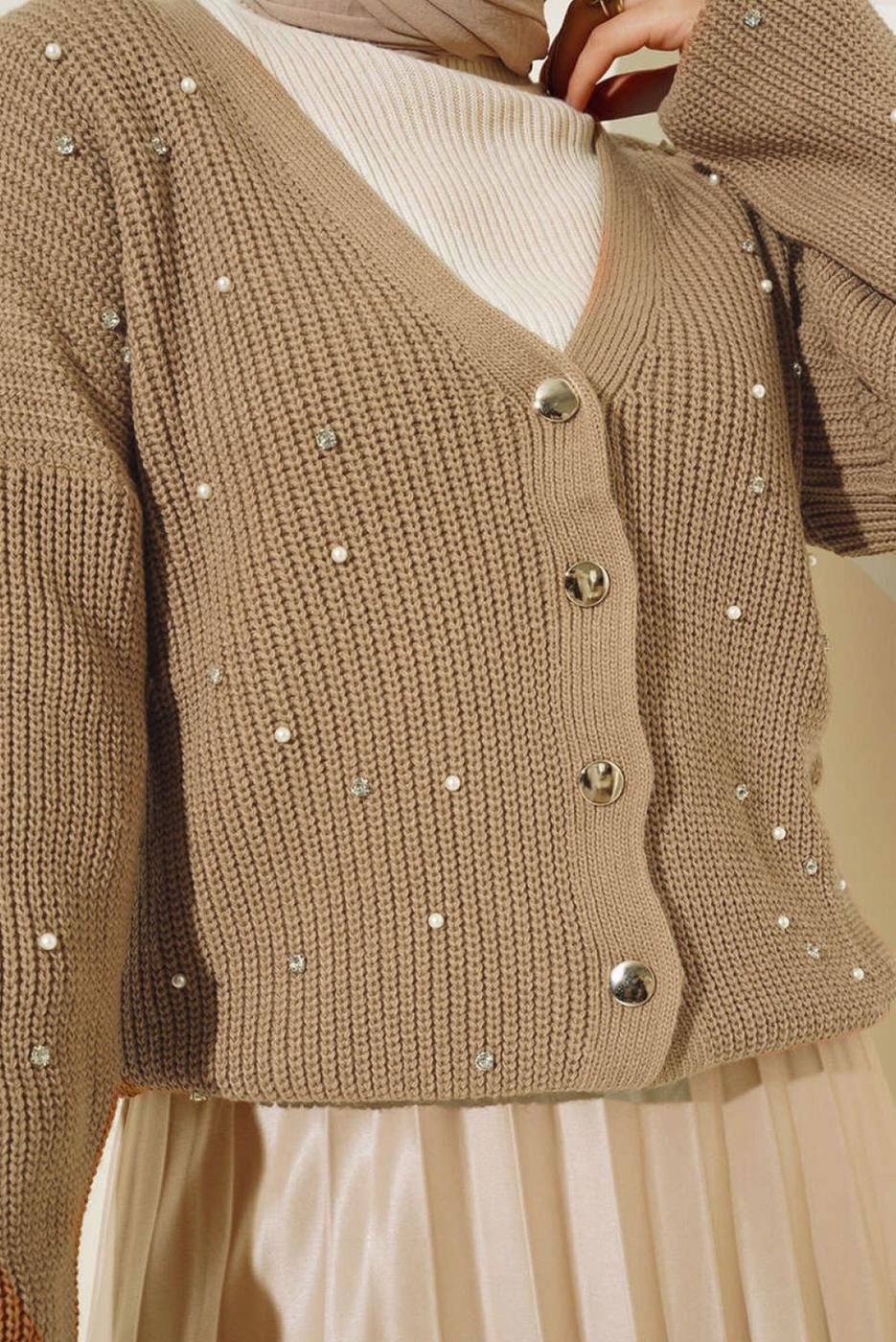 Tesettür giyim PUDRA TAŞ DETAYLI TRİKO HIRKA T 5207