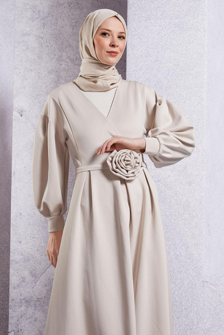 Tesettür giyim BEJ KUŞAK DETAYLI ELBİSE T 6183