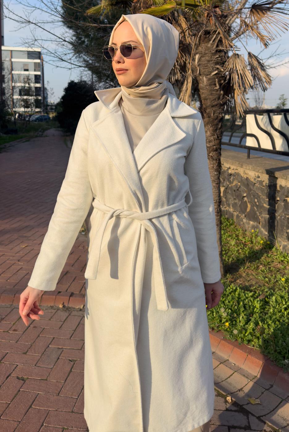 Tesettür giyim EKRU KUŞAKLI KABAN T 0532 