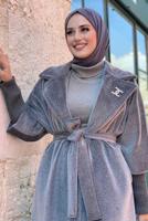 Tesettür giyim GRİ KUŞAKLI PELUŞ KABAN T 3297