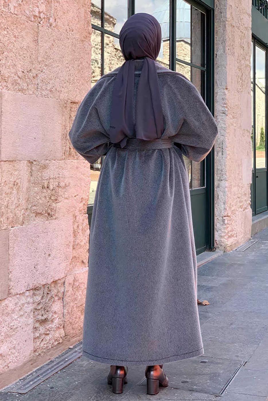 Tesettür giyim GRİ KUŞAKLI PELUŞ KABAN T 3297