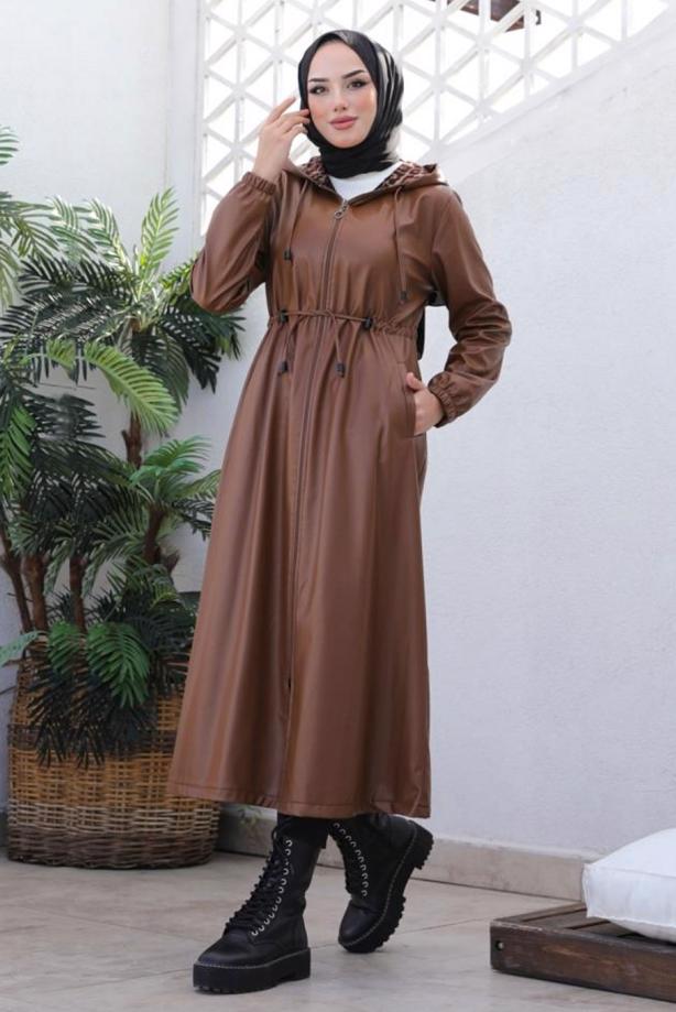 Tesettür giyim TABA KAPÜŞONLU SUNİ DERİ KABAN T 4121 - TRENDTESETTÜR