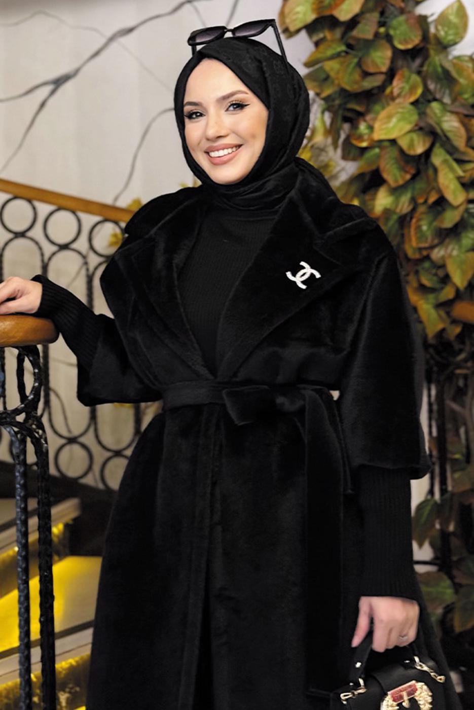 Tesettür giyim SİYAH KUŞAKLI BROŞLU KABAN T 4787