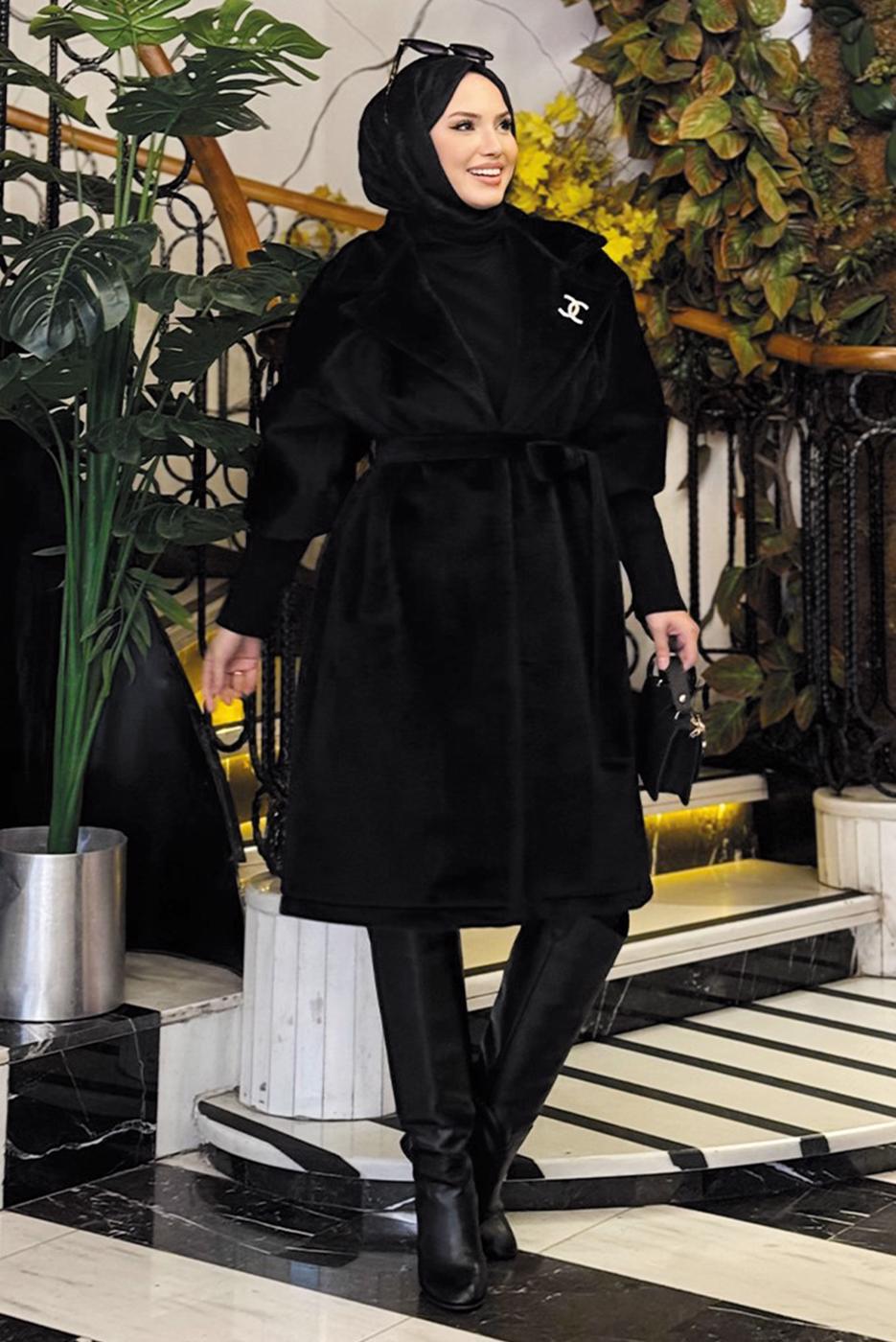 Tesettür giyim SİYAH KUŞAKLI BROŞLU KABAN T 4787