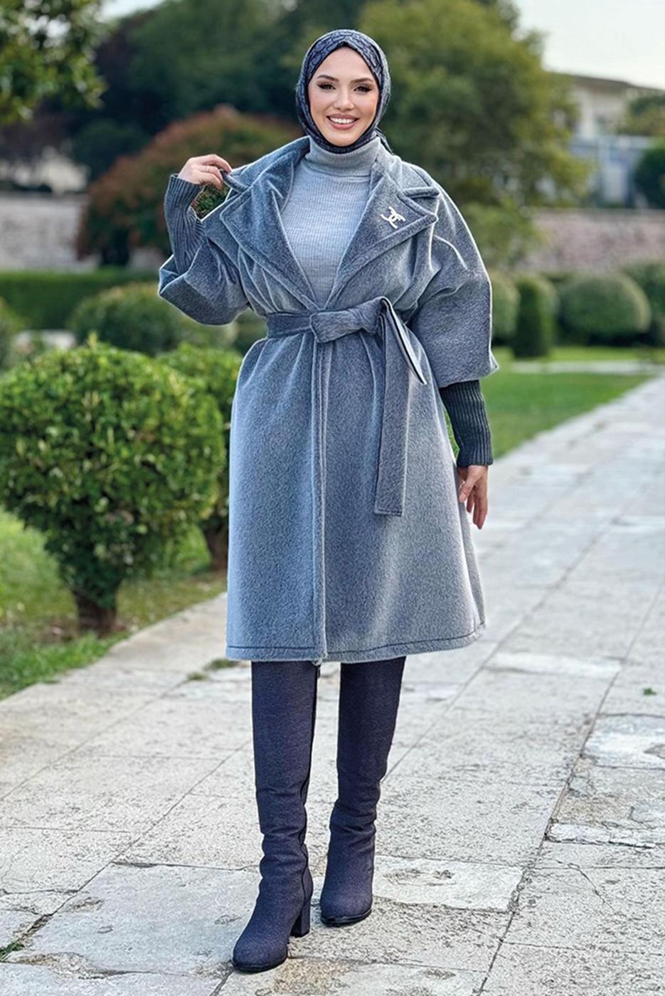 Tesettür giyim GRİ KUŞAKLI BROŞLU KABAN T 4787