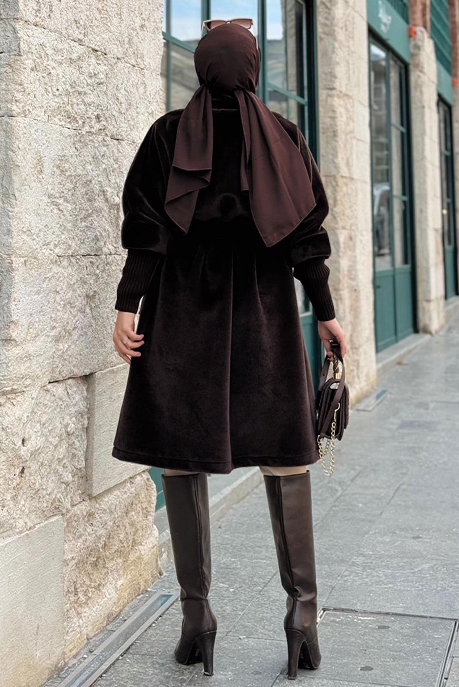 Tesettür giyim KAHVE KUŞAKLI BROŞLU KABAN T 4787