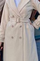 Tesettür giyim BEJ KEMERLİ KABAN T 5216