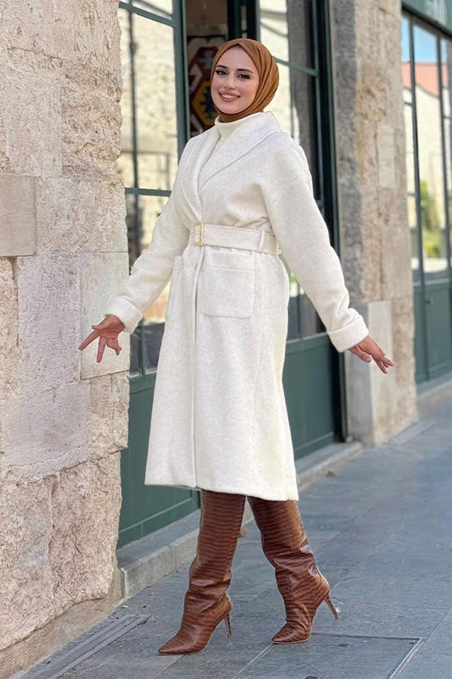 Tesettür giyim EKRU KEMERLİ KABAN T 8297