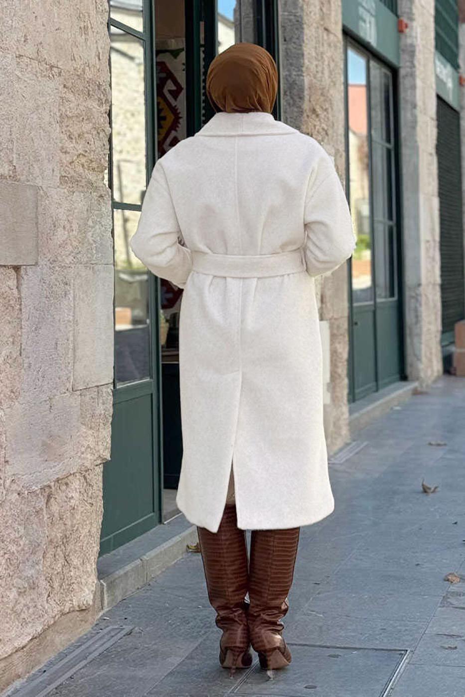 Tesettür giyim EKRU KEMERLİ KABAN T 8297