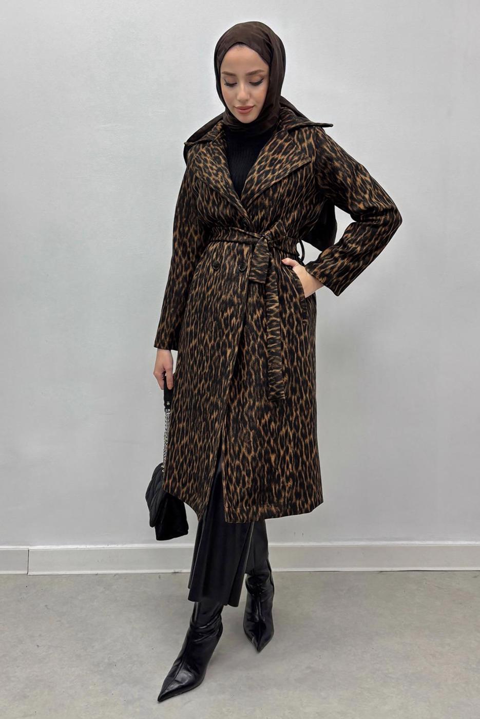 Tesettür giyim KAHVE KUŞAKLI LEOPAR DESENLİ KABAN T 8516