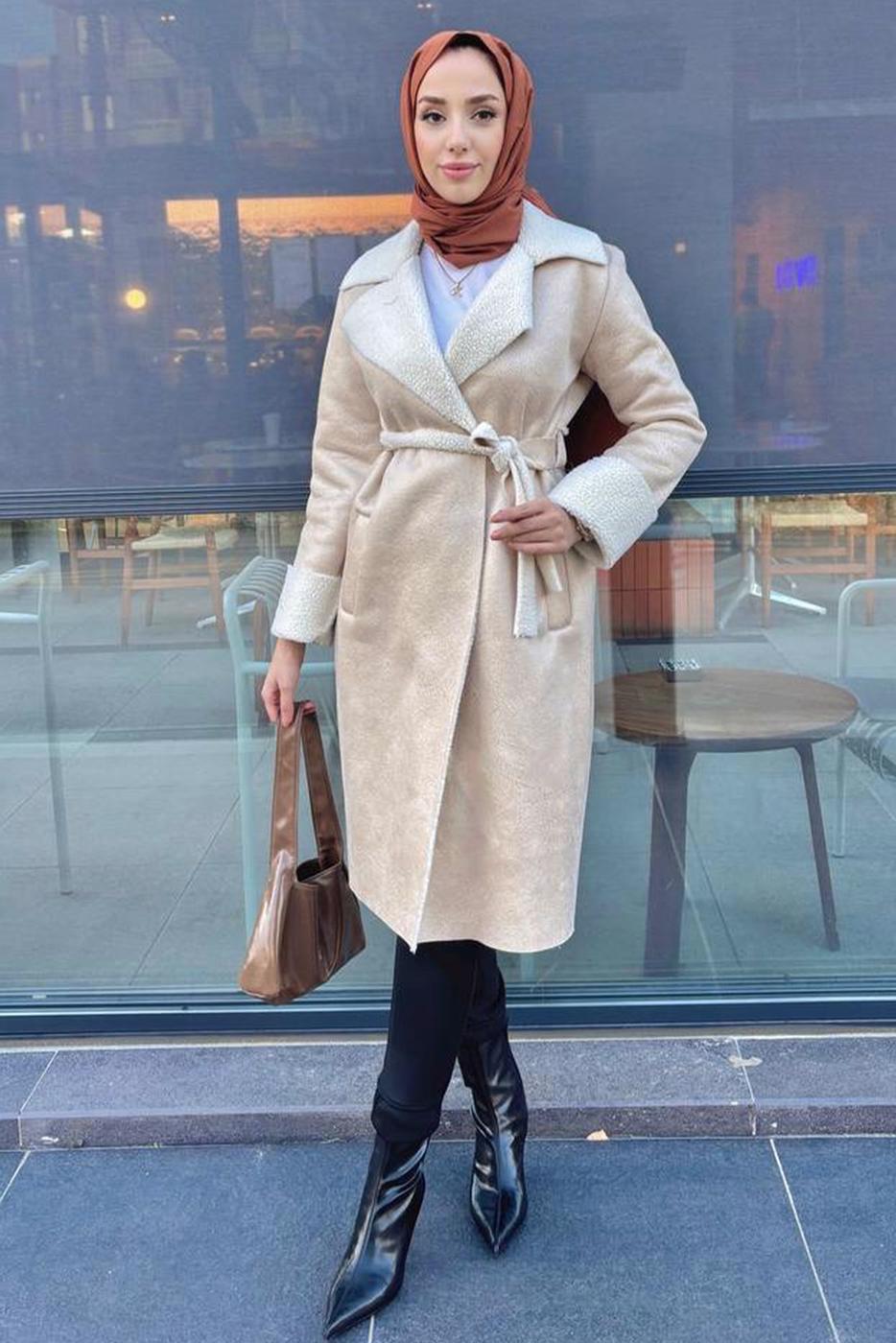 Tesettür giyim EKRU KUŞAKLI KABAN T 9595