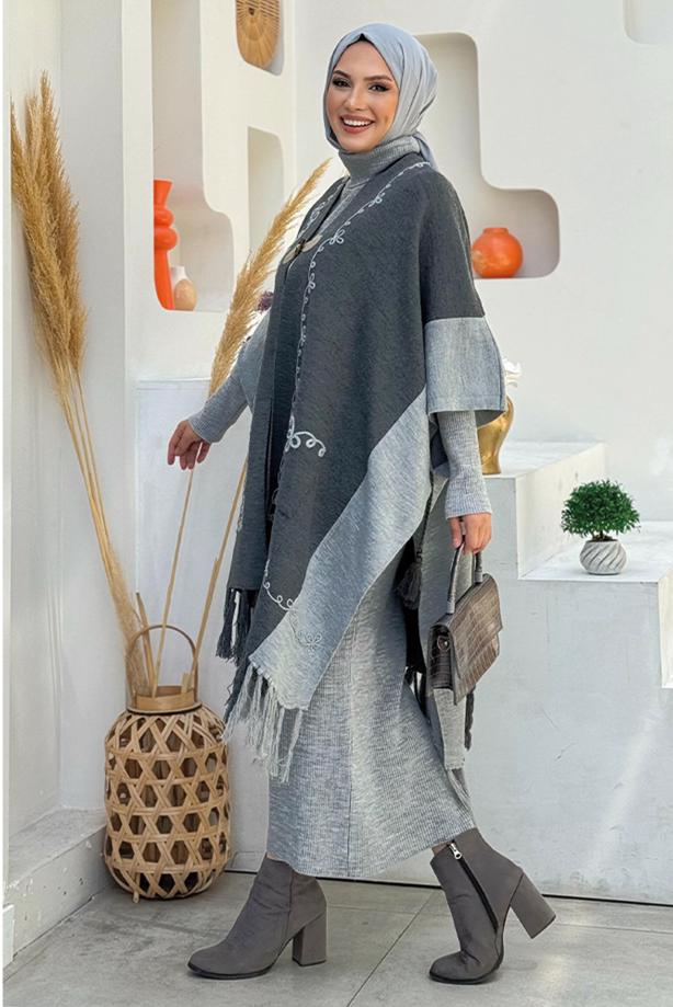 Tesettür giyim GRİ PÜSKÜL DETAYLI TRİKO PANÇO T 15021 - TRENDTESETTÜR