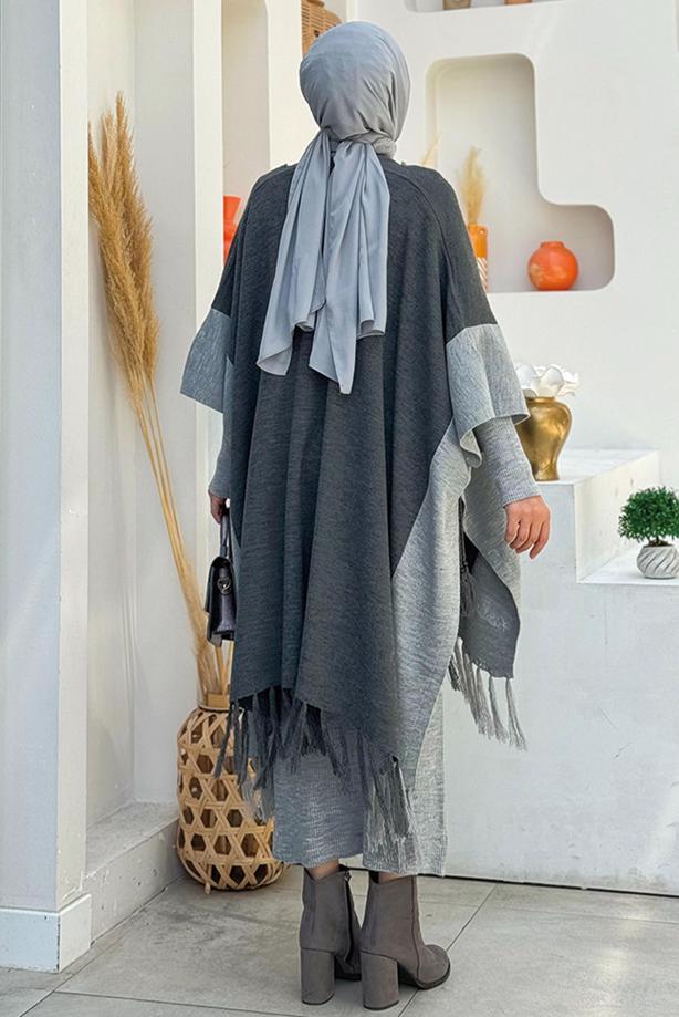 Tesettür giyim GRİ PÜSKÜL DETAYLI TRİKO PANÇO T 15021 - TRENDTESETTÜR