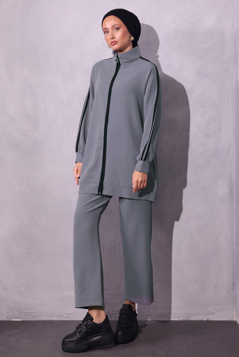 Tesettür giyim GRİ ŞERİT DETAYLI PANTOLONLU TAKIM T 2654
