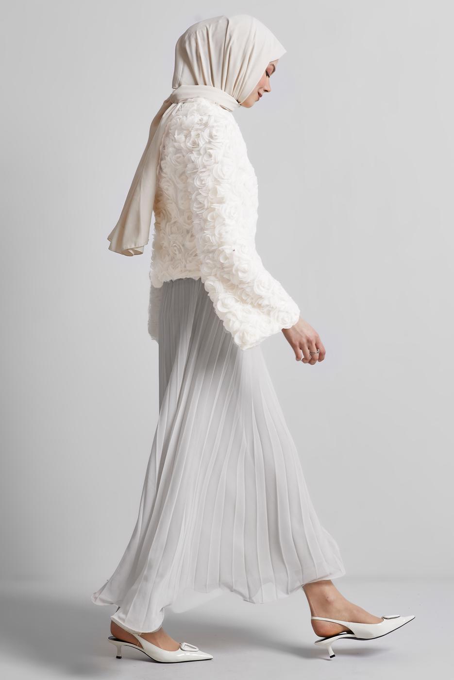 Tesettür giyim BEYAZ GÜL DETAYLI BLUZ T 3916