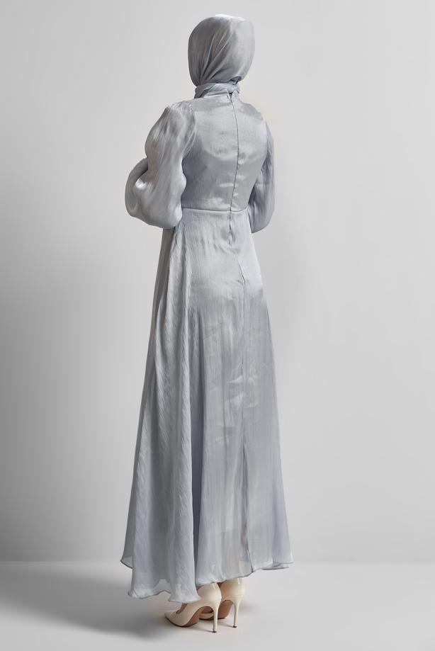 Tesettür giyim GRİ BÜZGÜ DETAYLI ABİYE ELBİSE T 0226 - TRENDTESETTÜR