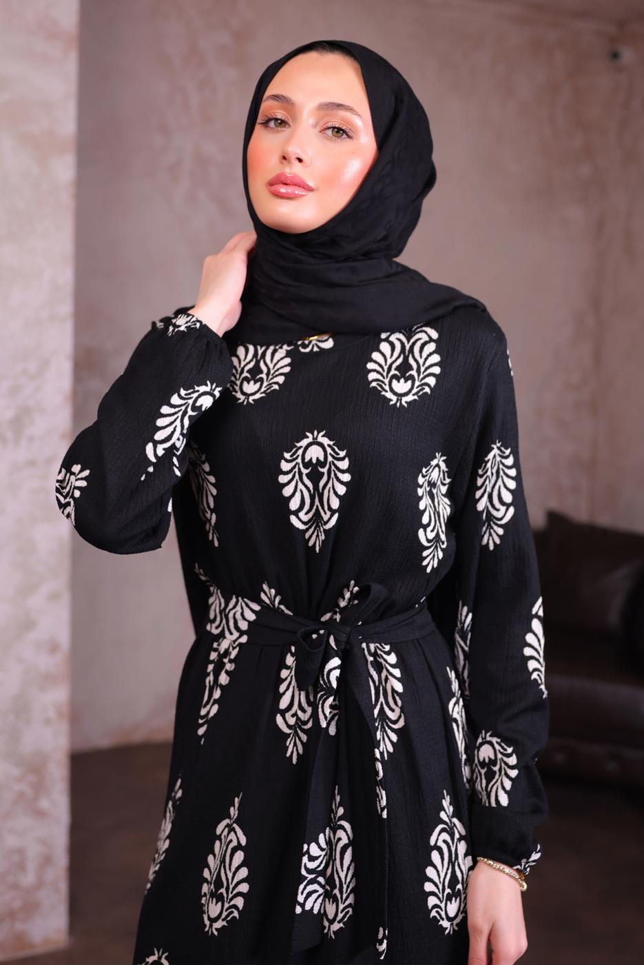 Tesettür giyim SİYAH KUŞAKLI DESENLİ ELBİSE T 2684