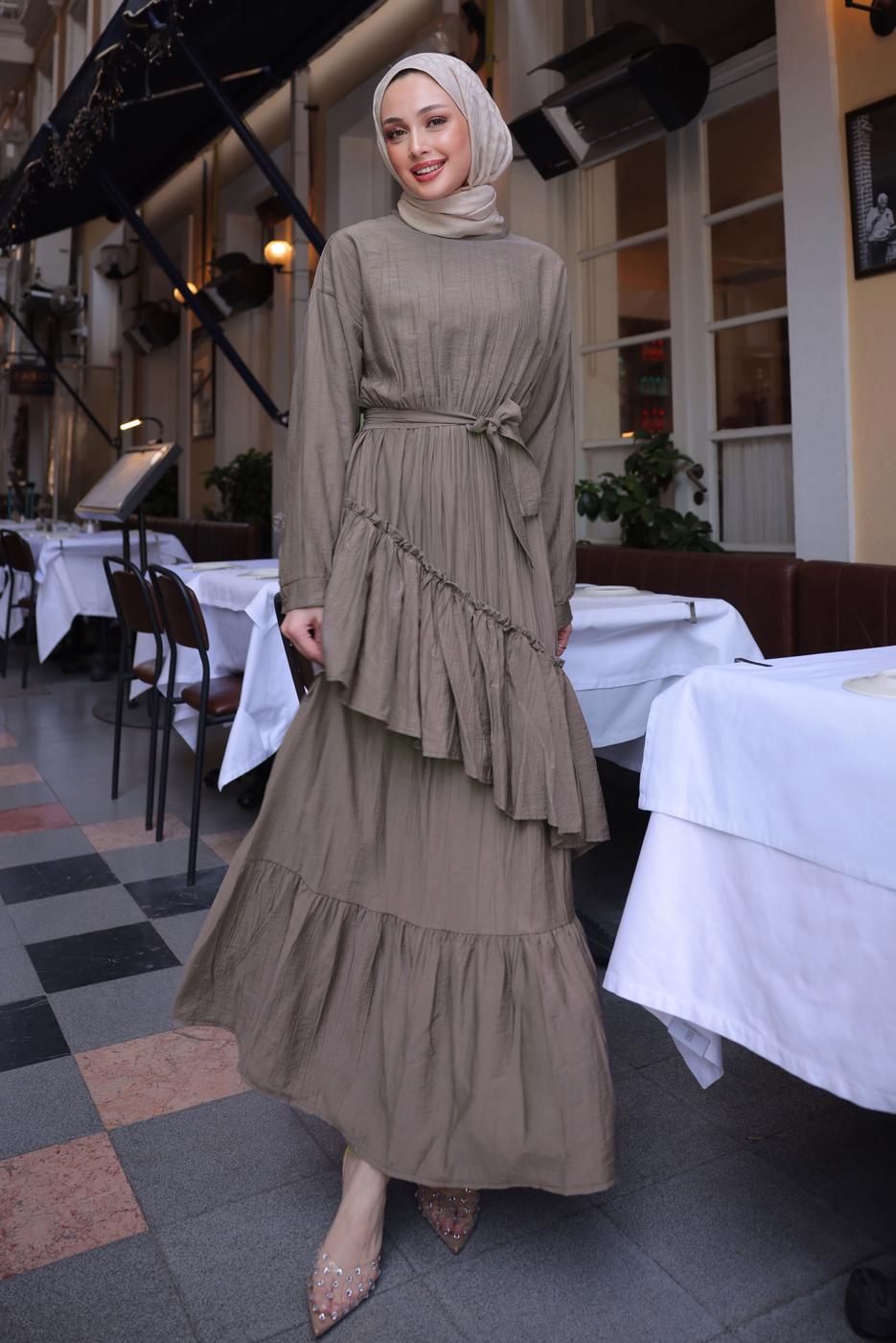 Tesettür giyim VİZON KUŞAKLI KATLI ELBİSE T 7884