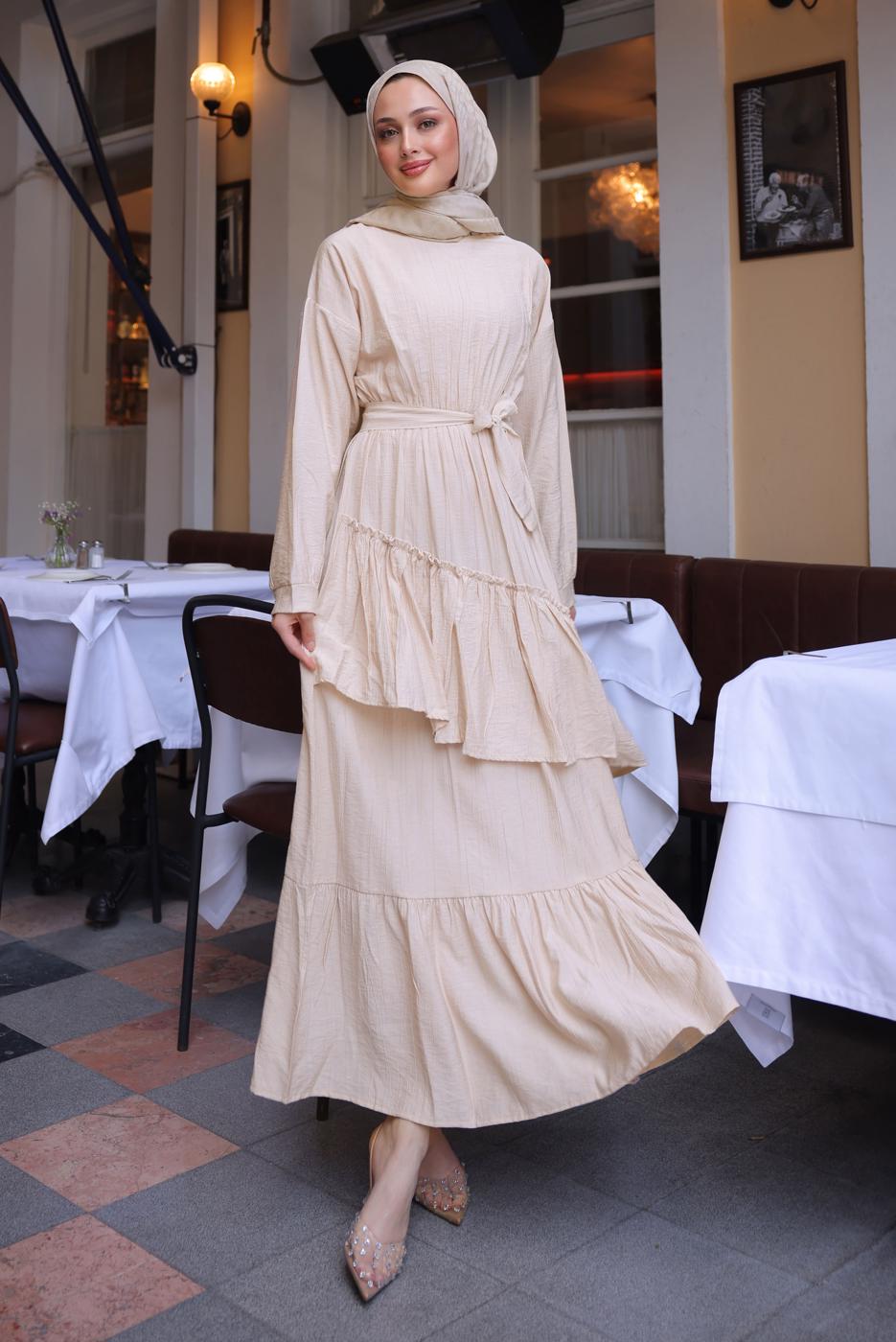 Tesettür giyim BEJ KUŞAKLI KATLI ELBİSE T 7884